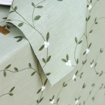 Table linen - Embroidered Linen Table Runner | VISCHIO Green - GIARDINO SEGRETO