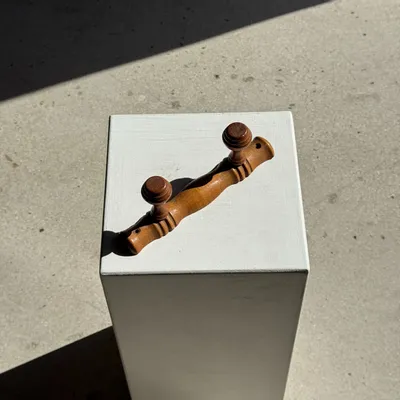 Objets de décoration - Petite patère à deux accroches en pin boutons ronds plats H8 - OFFICE OBJETS