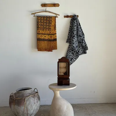 Objets de décoration - Petite patère à deux accroches en pin boutons ronds plats H8 - OFFICE OBJETS