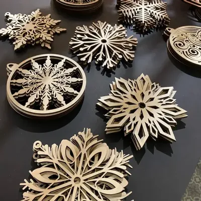 Christmas garlands and baubles - Christmas baubles - Wood lace collection - 9 pieces - LA COUR DU JUCH