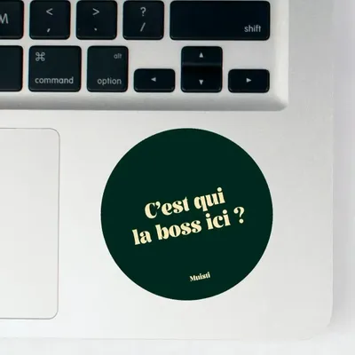 Carterie - Sticker - C'est qui la boss ici ? – 8cm - MUISTI