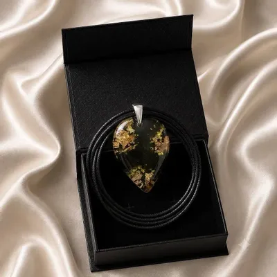 Jewelry - Resin & Gold-Tone Leaf Pendant – Drop, 37x26x6 mm – Golden Reflections - GLASS4CANDLES