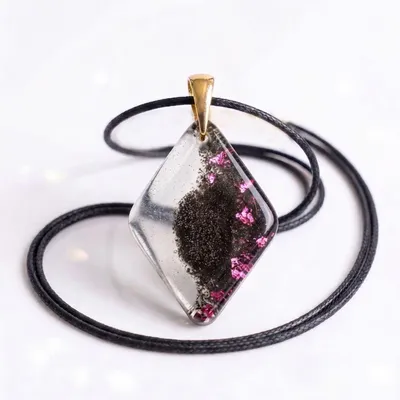 Jewelry - Bog Oak & Resin Pendant – Diamond, 37x26x6 mm – Timeless Shadows - GLASS4CANDLES