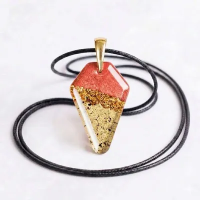 Bijoux - Pendentif en chêne noir et feuille dorée, 39x24x6 mm – Espace Matière - GLASS4CANDLES