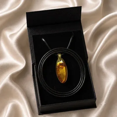 Bijoux - Pendentif en ambre baltique et feuille dorée – goutte – Braise Obscure - GLASS4CANDLES