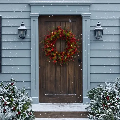 Office design and planning - ANGELI – Wonderful large wreath with red berries, pine cones and light - VAN DER GUCHT, SINCE 1870