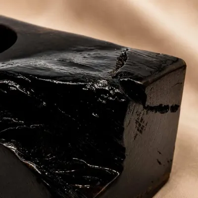 Bougeoirs et photophores  - Bougeoir en chêne noir et métal doré, 100x150x100 mm – résine noire - GLASS4CANDLES