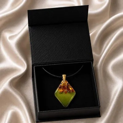 Jewelry - Baltic Amber & Resin Pendant – Diamond, 37x26x6 mm – Emerald Reverie - GLASS4CANDLES