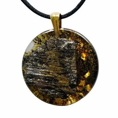 Bijoux - Pendentif en chêne noir et feuille dorée – cercle – Reflets Dorés - GLASS4CANDLES