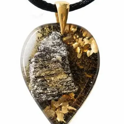 Bijoux - Pendentif en chêne noir ancien et feuille dorée – goutte – Lumineux - GLASS4CANDLES