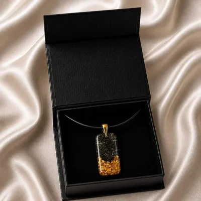 Bijoux - Pendentif en chêne noir et feuille dorée, 38x18x6 mm – Âme Ancienne - GLASS4CANDLES