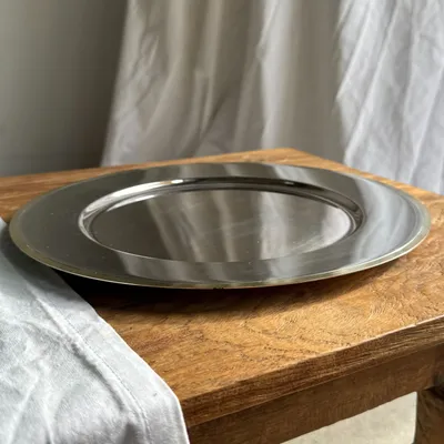 Assiettes de réception - Plateau rond en métal argenté à large bordure dorée D30 H2 - OFFICE OBJETS