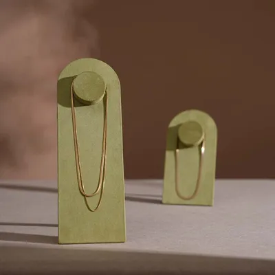 Objets de décoration - Présentoir à collier en arche Arco en suédine végane - WHISPERING WOODS