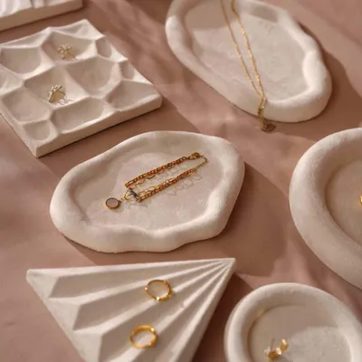 Plateaux - Ensemble de plateaux à bijoux en suédine végane et plâtre - WHISPERING WOODS