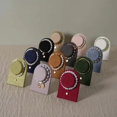 Objets de décoration - Porte-bracelets en suédine végane avec pied en laiton - WHISPERING WOODS