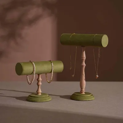 Objets de décoration - Présentoir à barre en T en hêtre et suédine végane - WHISPERING WOODS