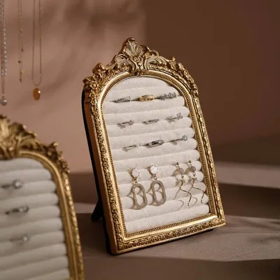Objets de décoration - Ensemble de présentoirs à bijoux Rococo doré en suédine végane - WHISPERING WOODS
