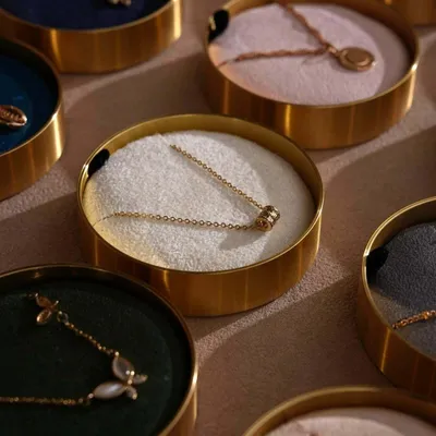 Coffrets et boîtes - Boîte ronde à collier en laiton avec couvercle - WHISPERING WOODS