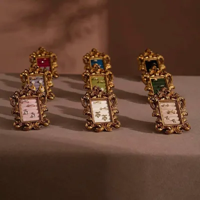 Objets de décoration - Cadre de présentation baroque doré pour bijoux - WHISPERING WOODS