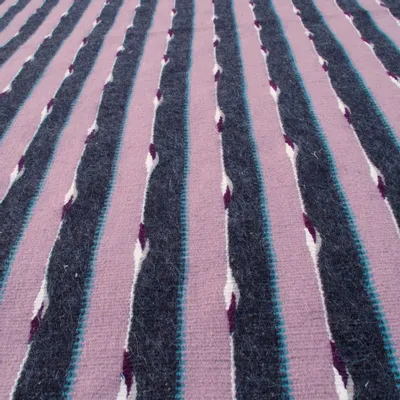 Contemporary carpets - Germogli Rosa Grande, handwoven wool rug 210 x 210 cm - EUGENIA PINNA