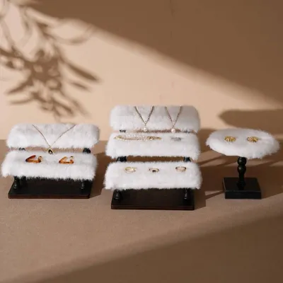 Bijoux - Ensemble de présentoirs à bijoux en fausse fourrure blanche - WHISPERING WOODS