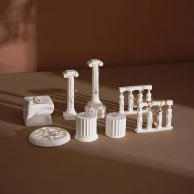 Bijoux - Ensemble de présentoirs à bijoux en plâtre style colonne romaine - WHISPERING WOODS