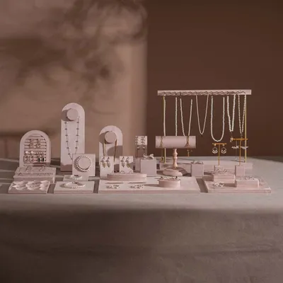Bijoux - Ensemble de présentoirs en suédine végane rose poudré avec portant - WHISPERING WOODS