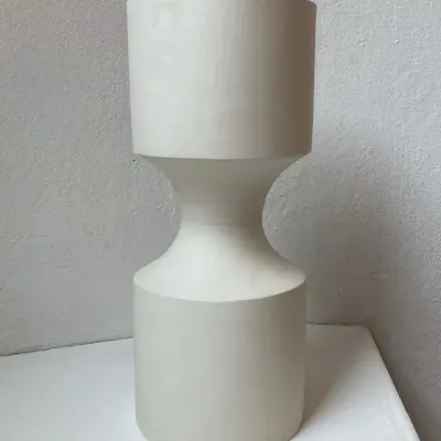 Unique pieces - Sculptural, geometric vase in white porcelain - Oneiros E1 - CALLIGRAMME