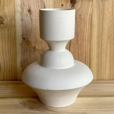 Design objects - Sculptural, geometric vase in white porcelain - Oneiros E4 - CALLIGRAMME