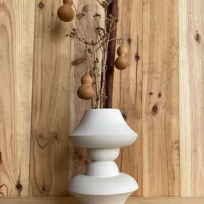 Ceramic - Sculptural, geometric vase in white porcelain - Oneiros E6 - CALLIGRAMME