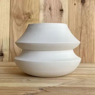 Vases - Sculptural, geometric vase in white porcelain - Palindrome B7L - CALLIGRAMME