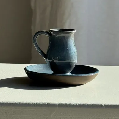 Bougeoirs et photophores  - Bougeoir à main vintage en grès émaillé bleu, Poterie Millian - OFFICE OBJETS