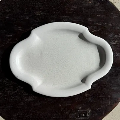 Trays - Antique white cracked earthenware dish in an oval scalloped shape L4 - OFFICE OBJETS