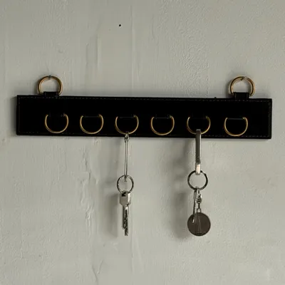 Decorative objects - Vintage wall key holder in black faux leather stitched with six rings - OFFICE OBJETS