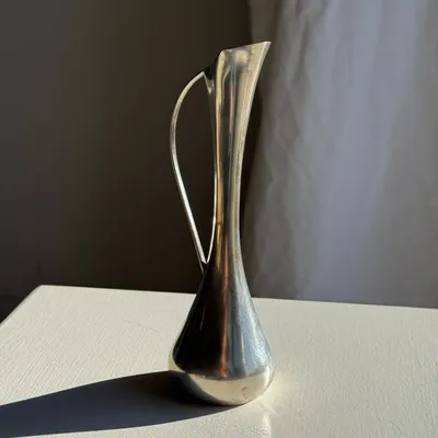 Vases - Vase soliflore vintage en métal argenté en forme d’aiguière - OFFICE OBJETS