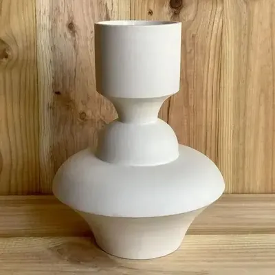 Objets design - Vase sculptural et géométrique en porcelaine blanche - Oneiros E4 - CALLIGRAMME
