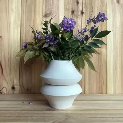Objets de décoration - Vase sculptural et géométrique en porcelaine blanche - Oneiros E5 - CALLIGRAMME