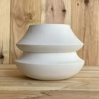 Vases - Sculptural, geometric vase in white porcelain - Palindrome B7L - CALLIGRAMME