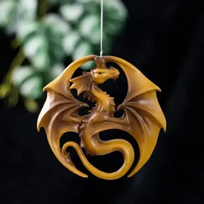 Autres décorations murales - Ornement suspendu en forme de médaille de dragon par Anne Stokes - SOMETHING DIFFERENT WHOLESALE EUROPE BV