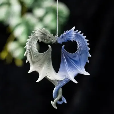 Autres décorations murales - Ornement suspendu en forme de cœur de dragon par Anne Stokes - SOMETHING DIFFERENT WHOLESALE EUROPE BV