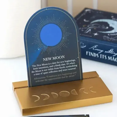 Toys - Set of 8 Moon Phase Cards with Wooden Stand - SOMETHING DIFFERENT WHOLESALE EUROPE BV