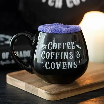 Tasses et mugs - Ensemble tasse et chaussettes « Café, Cercueils et Covens » - SOMETHING DIFFERENT WHOLESALE EUROPE BV
