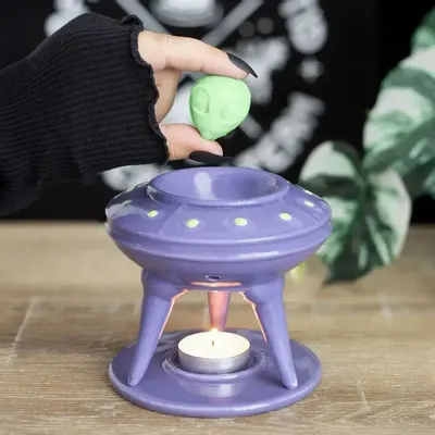 Scents - UFO Wax Burner with Lime Alien Wax Melt - SOMETHING DIFFERENT WHOLESALE EUROPE BV