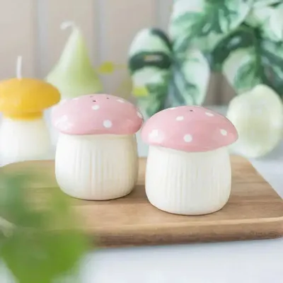 Placemats - Pink Mushroom Salt and Pepper Shakers - SOMETHING DIFFERENT WHOLESALE EUROPE BV