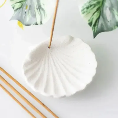 Scents - Off White Scallop Shell Incense Stick Holder - SOMETHING DIFFERENT WHOLESALE EUROPE BV