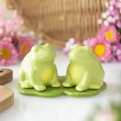 Placemats - Luna Frog Salt and Pepper Shakers - SOMETHING DIFFERENT WHOLESALE EUROPE BV