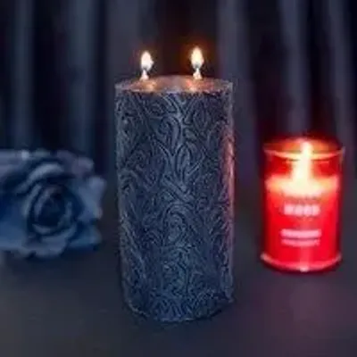 Objets de décoration - Bougie pilier à effet sanglant The Bloodline, à motifs en creux - SOMETHING DIFFERENT WHOLESALE EUROPE BV