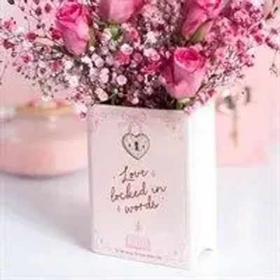 Objets de décoration - Vase en forme de livre Love Locked in Words - SOMETHING DIFFERENT WHOLESALE EUROPE BV