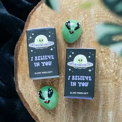 Ornaments - Set of 24 Glass Alien Token Gifts in Display - SOMETHING DIFFERENT WHOLESALE EUROPE BV