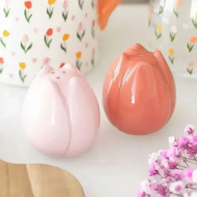 Placemats - Tulip Shaped Salt and Pepper Shakers - SOMETHING DIFFERENT WHOLESALE EUROPE BV